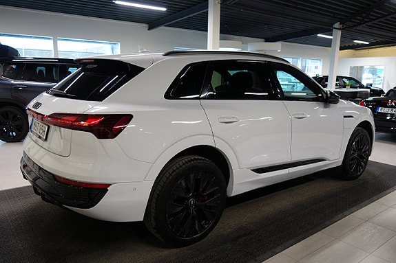 Audi Q8 4 of 6