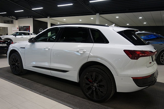 Audi Q8 3 of 6