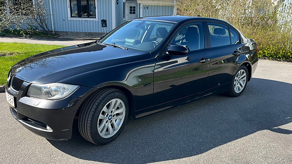 BMW 320i 3 of 8
