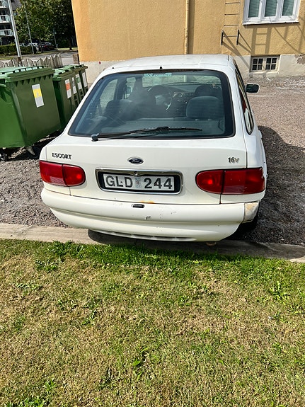 Ford Escort 3 of 6