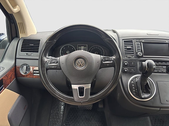 Volkswagen Multivan 13 of 23