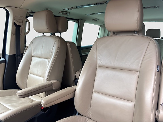 Volkswagen Multivan 11 of 23