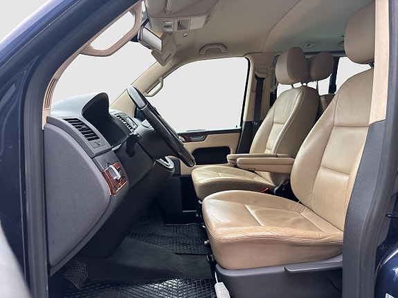 Volkswagen Multivan 10 of 23