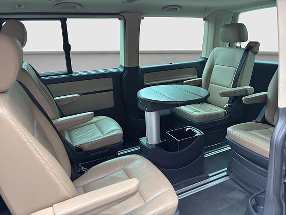 Volkswagen Multivan 21 of 23