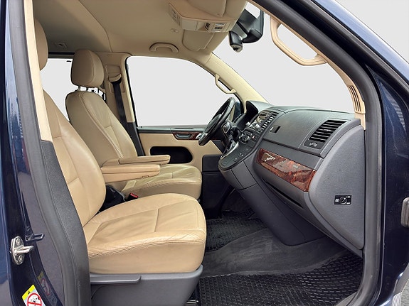 Volkswagen Multivan 22 of 23