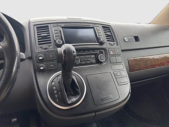 Volkswagen Multivan 14 of 23