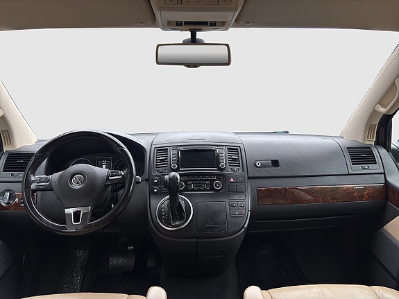 Volkswagen Multivan 12 of 23