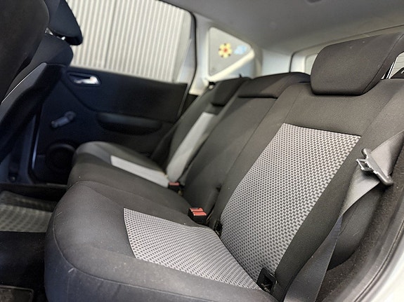 Mercedes-Benz A180 13 of 21