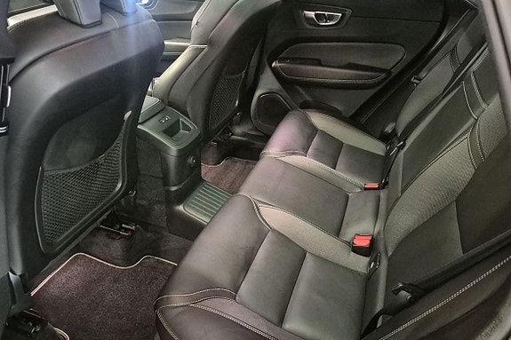 Volvo XC60 13 of 23