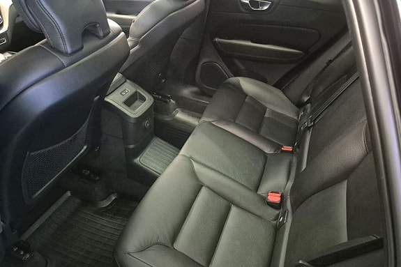 Volvo XC60 13 of 23