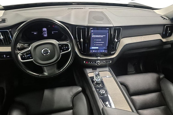 Volvo XC60 10 of 23