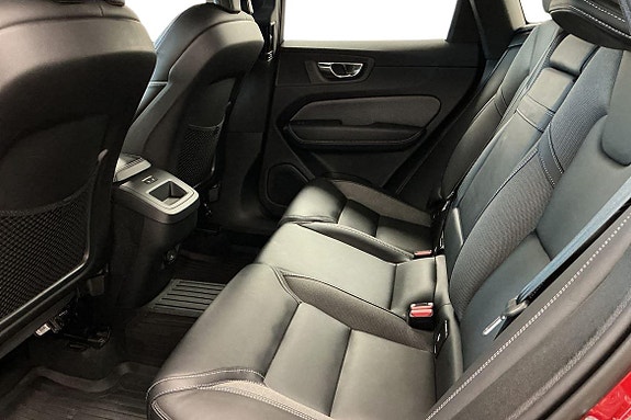 Volvo XC60 13 of 30