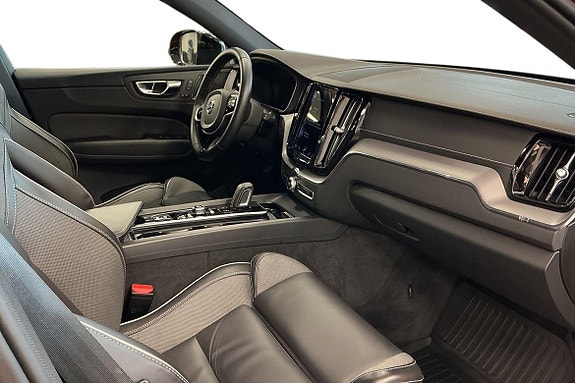 Volvo XC60 7 of 30