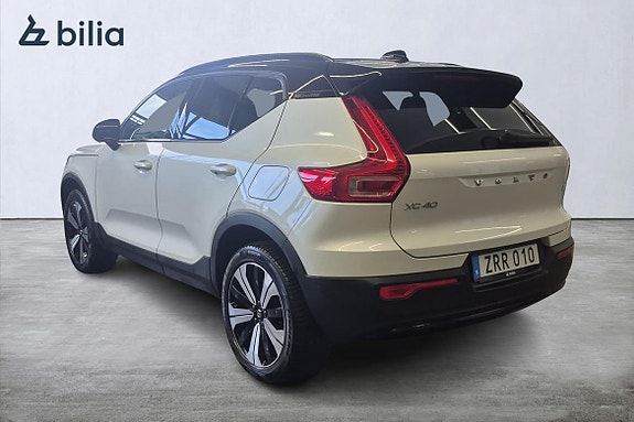 Volvo XC40 2 of 23
