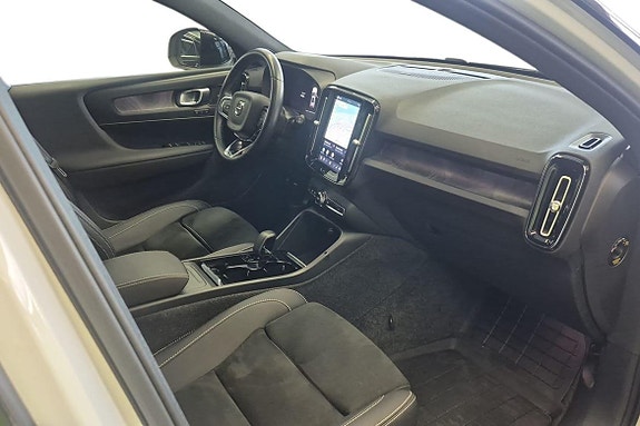 Volvo XC40 7 of 23