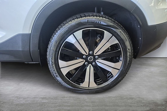Volvo XC40 17 of 23