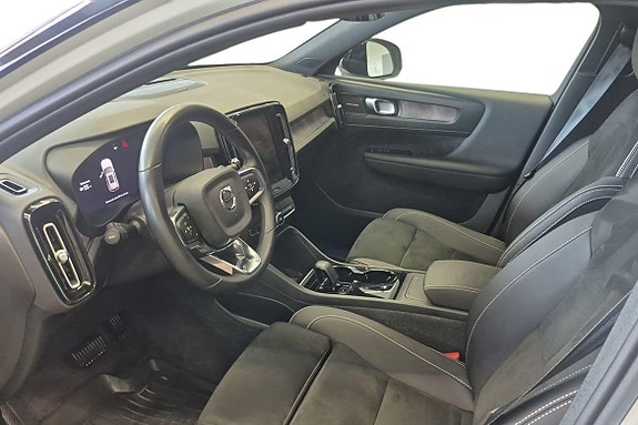 Volvo XC40 14 of 23