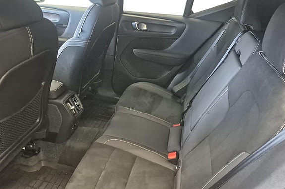 Volvo XC40 13 of 23