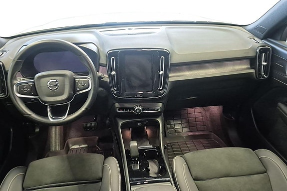 Volvo XC40 10 of 23