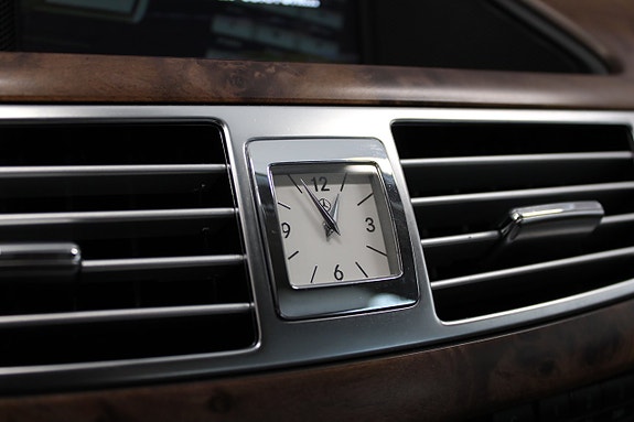 Mercedes-Benz CLS350 25 of 27