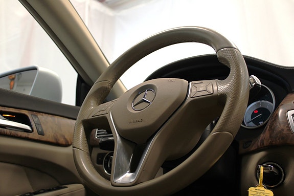 Mercedes-Benz CLS350 17 of 27