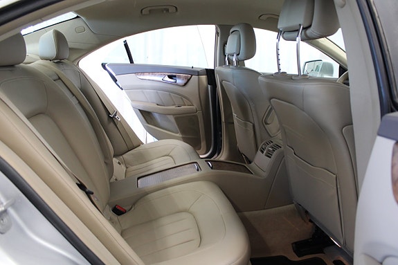 Mercedes-Benz CLS350 14 of 27