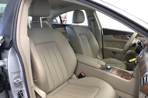 Mercedes-Benz CLS350 13 of 27