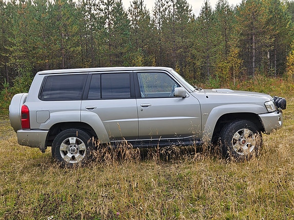 Nissan Patrol 4 of 18