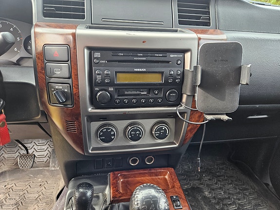 Nissan Patrol 16 of 18