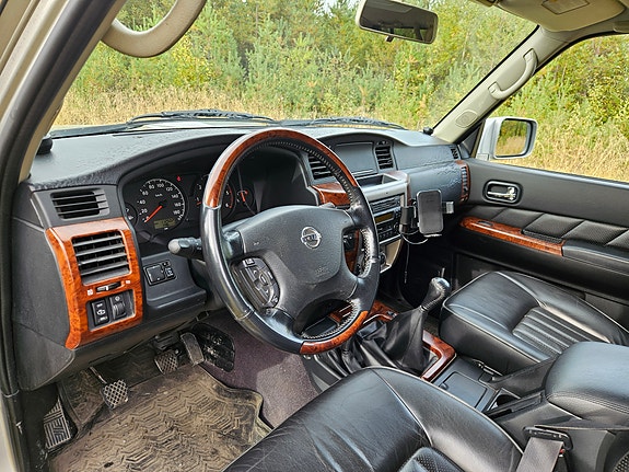 Nissan Patrol 11 of 18