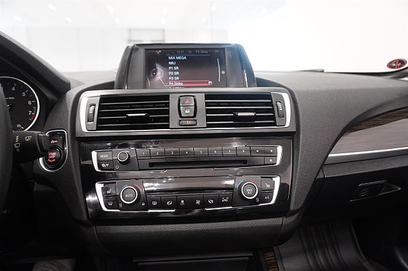 BMW 218i 6 of 11