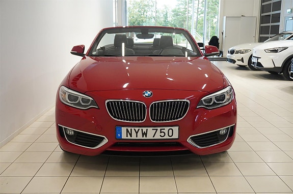 BMW 218i 9 of 11