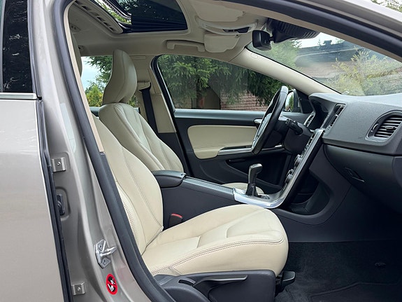 Volvo V60 10 of 11