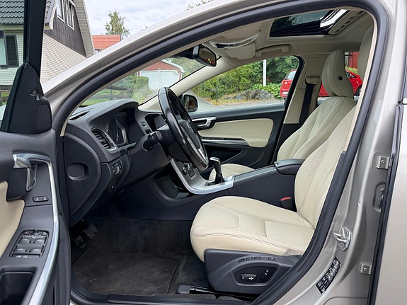 Volvo V60 7 of 11