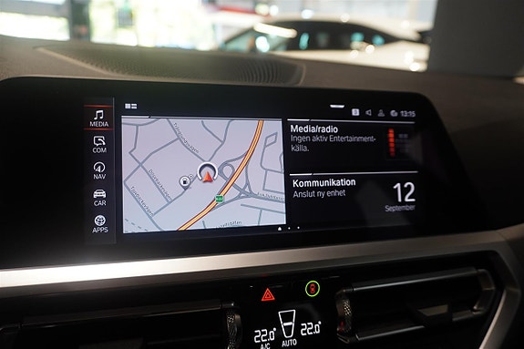 BMW 330i 12 of 18