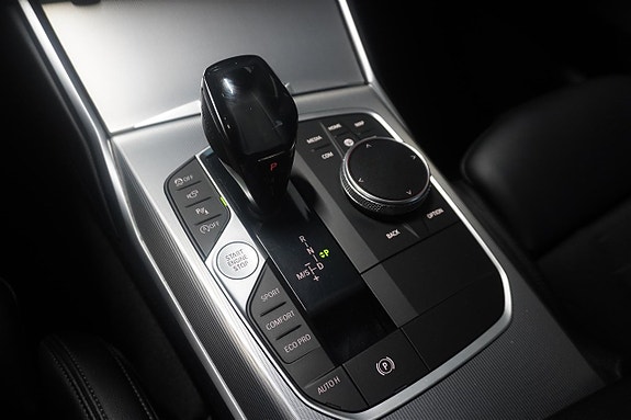 BMW 330i 15 of 18