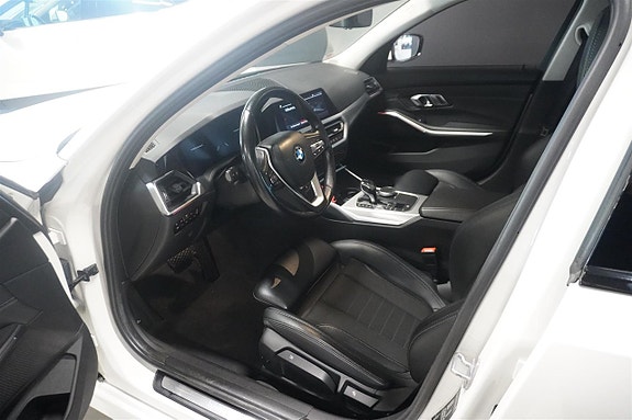 BMW 330i 3 of 18