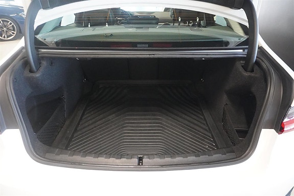 BMW 330i 5 of 18