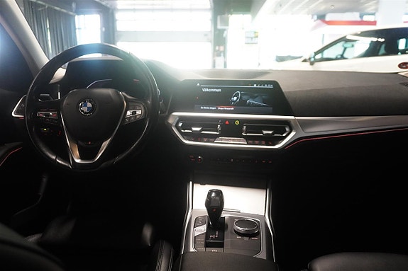 BMW 330i 8 of 18