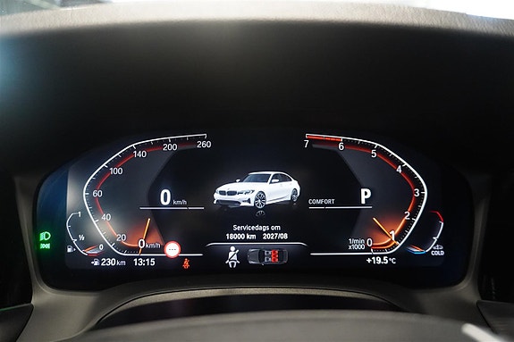 BMW 330i 11 of 18