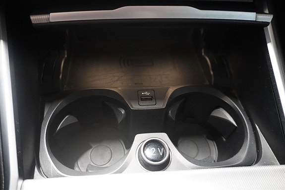 BMW 330i 16 of 18
