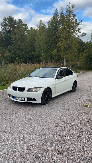 BMW 325i 2 of 7