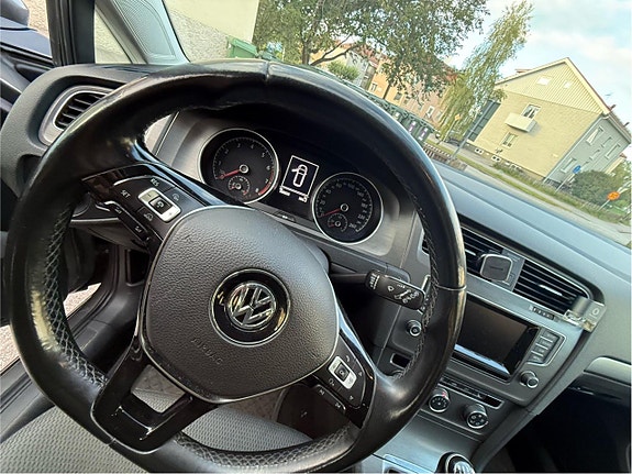 Volkswagen Golf VII 3 of 4