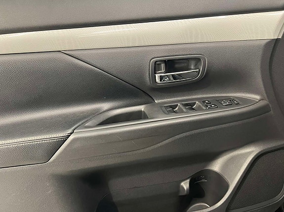 Mitsubishi Outlander 18 of 25