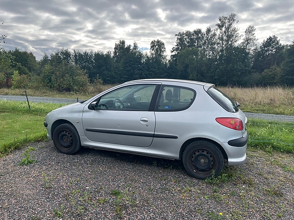 Peugeot 206 2 of 3