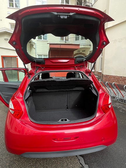 Peugeot 208 6 of 9