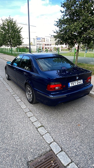 BMW 528i 3 of 9