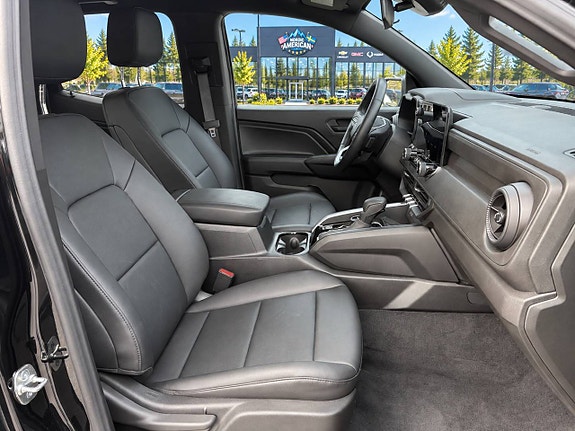 Chevrolet Colorado 9 of 16