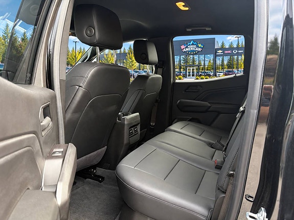 Chevrolet Colorado 11 of 16