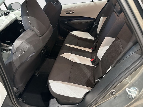 Toyota Corolla 8 of 11